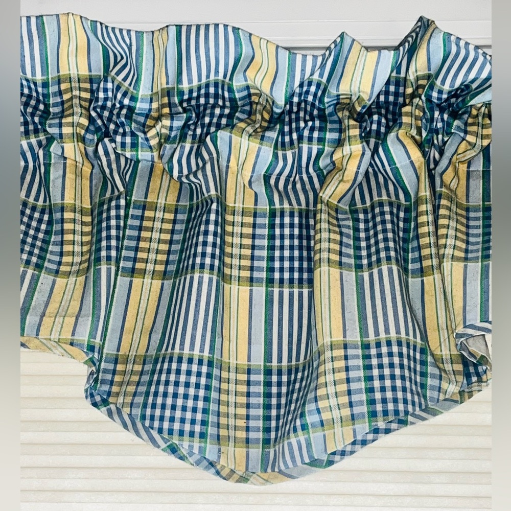 Waverly Classics Plaid Scalloped Valance with Pocket Rod Opening  76x16”